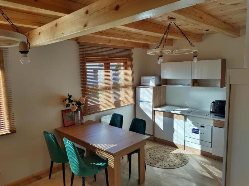 Kalinowy Sad Domki Z Jacuzzi I Sauna Mikołajki المظهر الخارجي الصورة