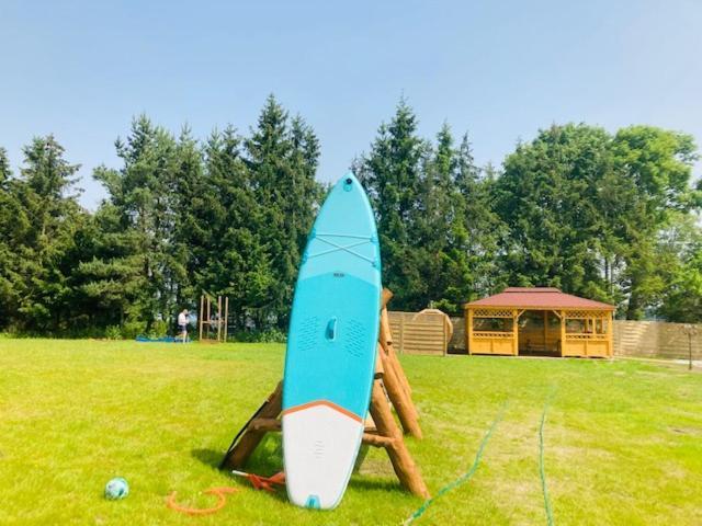 Kalinowy Sad Domki Z Jacuzzi I Sauna Mikołajki المظهر الخارجي الصورة