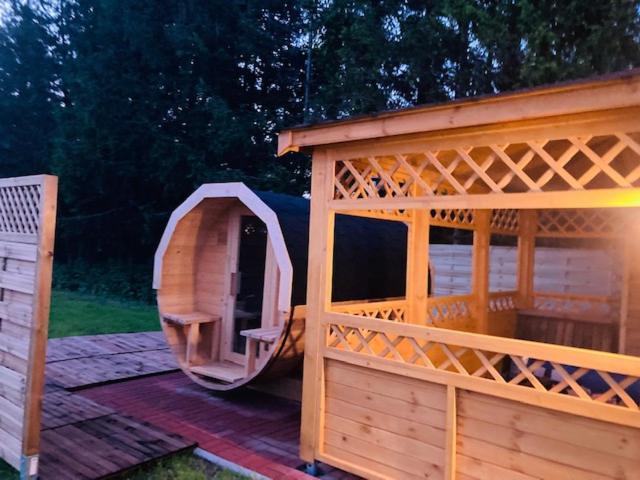 Kalinowy Sad Domki Z Jacuzzi I Sauna Mikołajki المظهر الخارجي الصورة