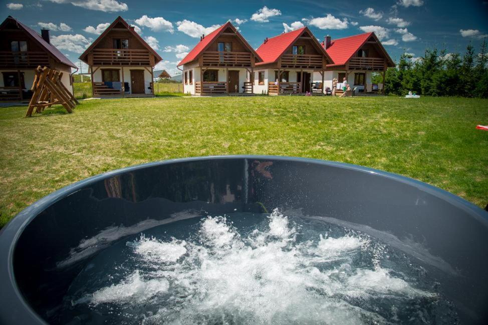 Kalinowy Sad Domki Z Jacuzzi I Sauna Mikołajki المظهر الخارجي الصورة